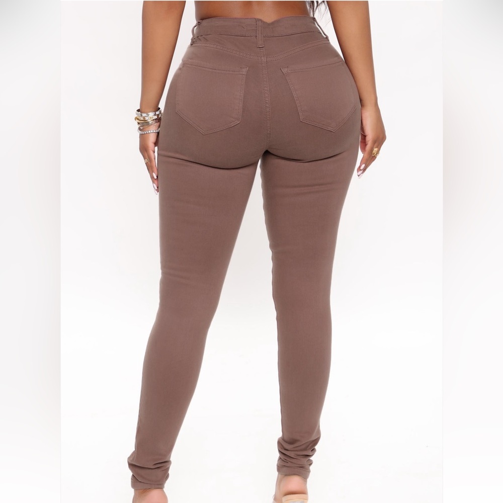 NWT’S FASHION NOVA RIPPED DENIM JEANS! - Picture 4 of 5